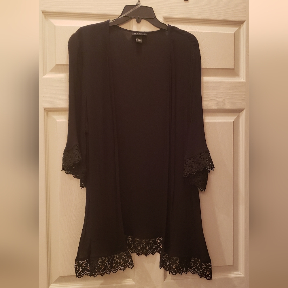 Elegant Black Lace Trim Kimono